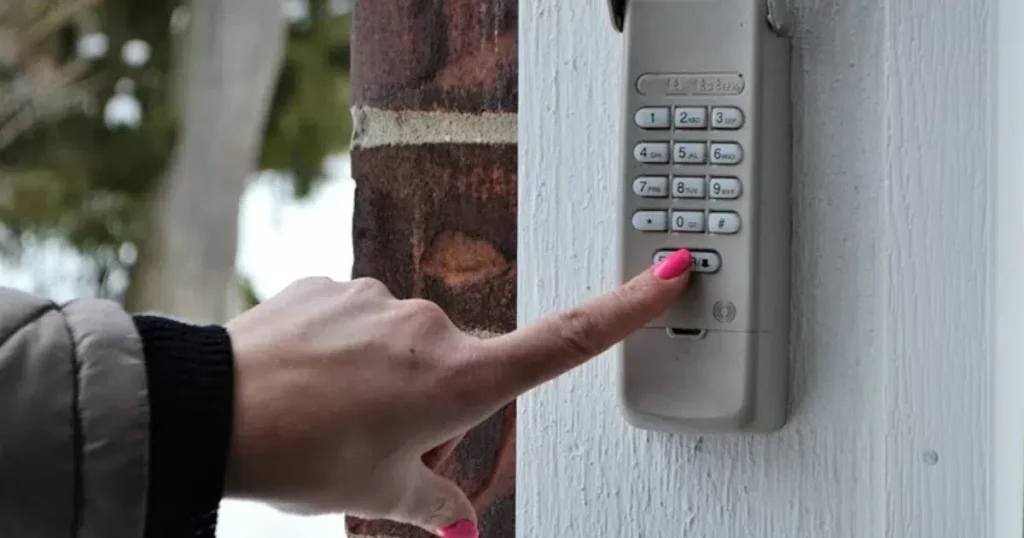 Why Do Garage Doors Stop Responding to Keypad Commands in San Antonio?